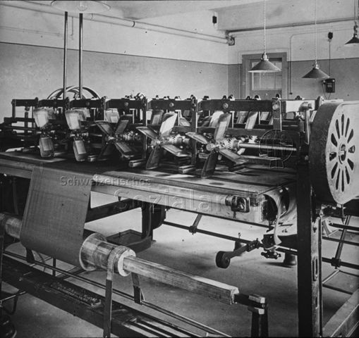Fabrik, Seidenverarbeitung, Maschinen, um 1920