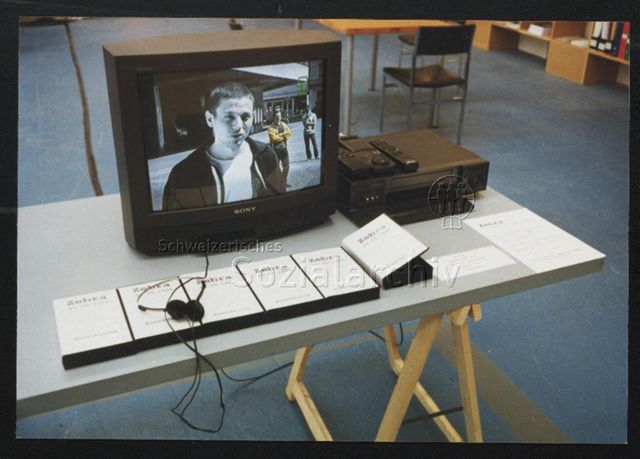 Werkabbildung, Video auf Monitor, "Zebra 05.10.1993–1997"