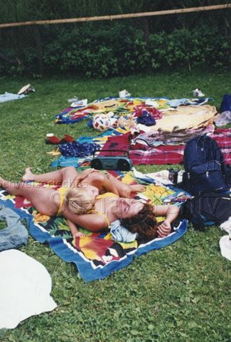 Bosco della Bella, Feriendorf für kinderreiche Familien - Mutter und Kind ruhen sich aus; 1997