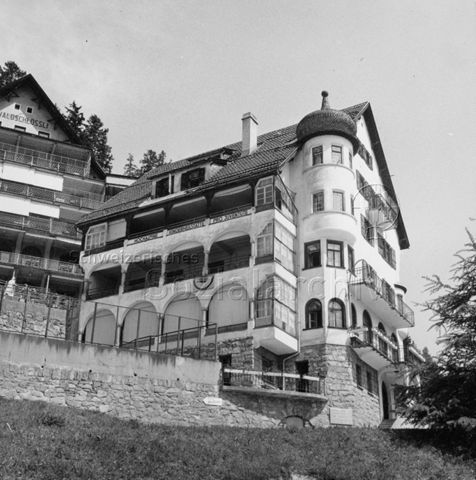 Ansicht auf die "Hochalpine Kinderheilstätte Pro Juventute" [Davos?], um 1970