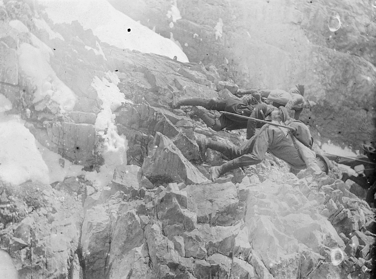 Wandervögel klettern auf dem Uri-Rotstock (1913)