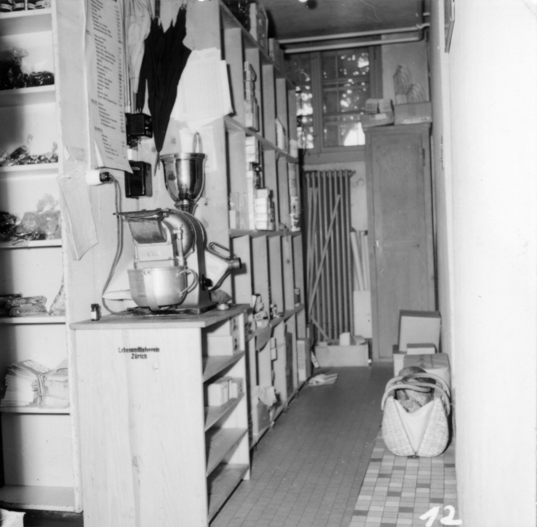 Laden des Lebensmittelvereins Zürich an der Zürichstrasse 89 in Goldbach / Küsnacht: Innenansicht