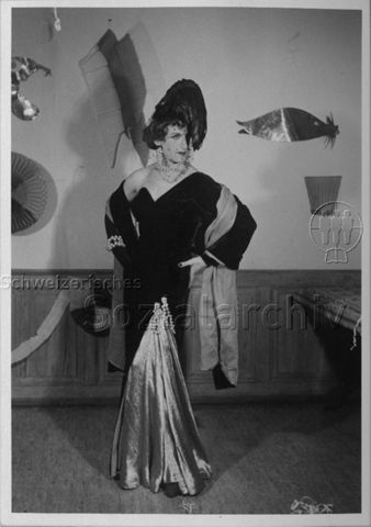 Bertie Wolf als Transvestit am Fasnachtsbal im "Kreis" - 1954