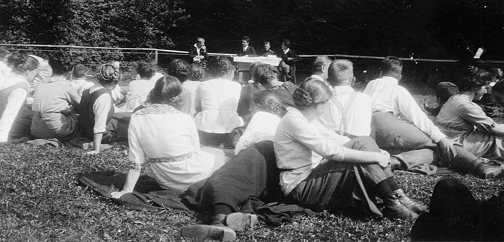 Zuhörer am Altwandervogeltag in Seuzach (1916)