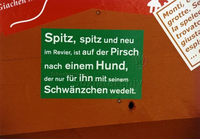 Fotos Expo 02, 2002 - "Spitz, spitz und neu im Revier, ist auf der Pirsch nach einem Hund, der nur für ihn mit seinem Schwänzchen wedelt."