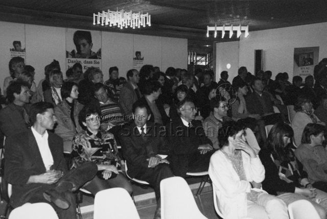 Veranstaltung - Besucherinnen und Besucher; um 1995