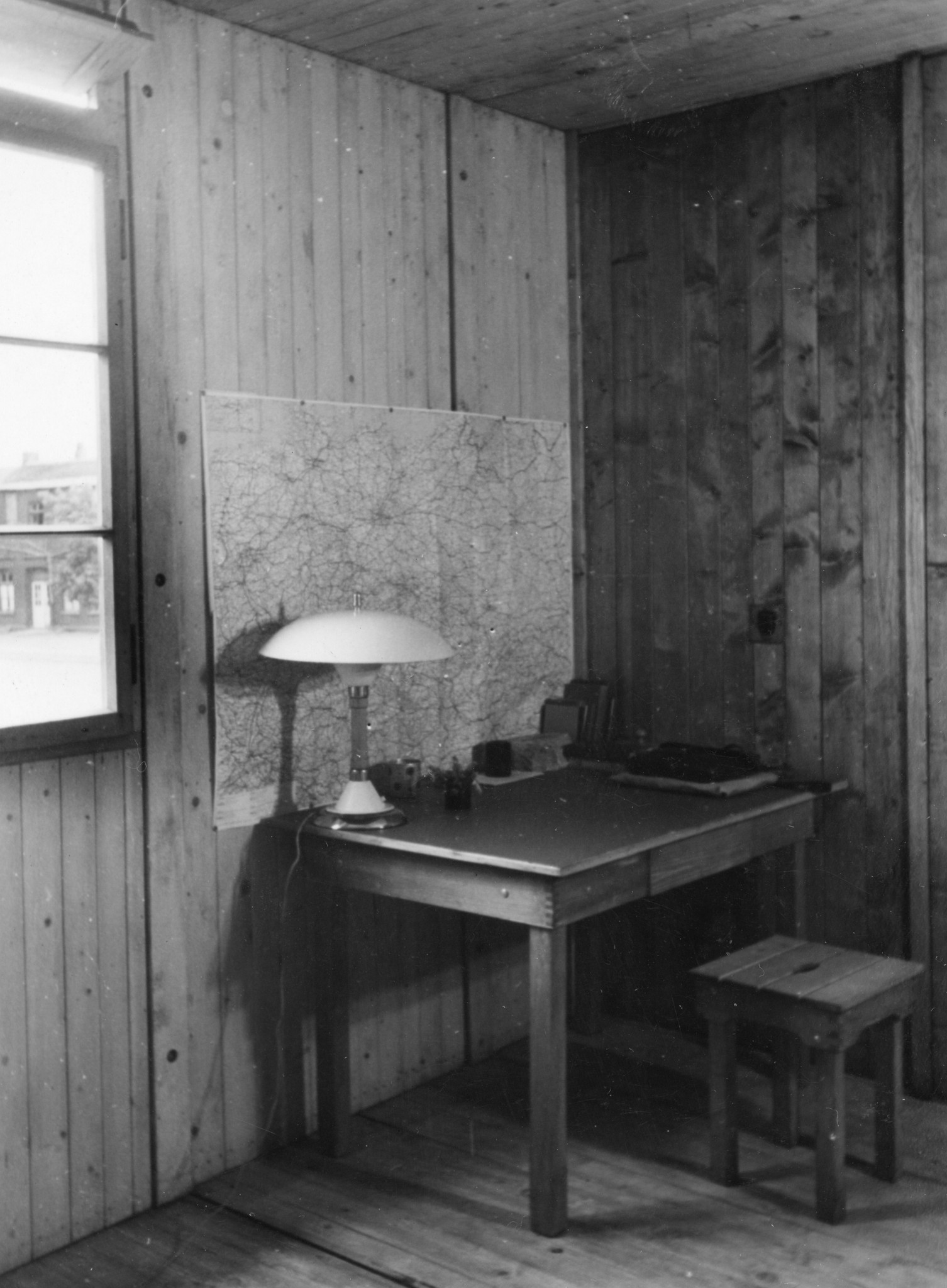 "Bochum, Sommer 1946"; Arbeitsplatz in einer Kaserne