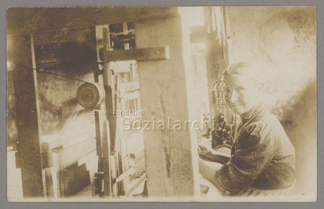 Heimweberin, um 1910