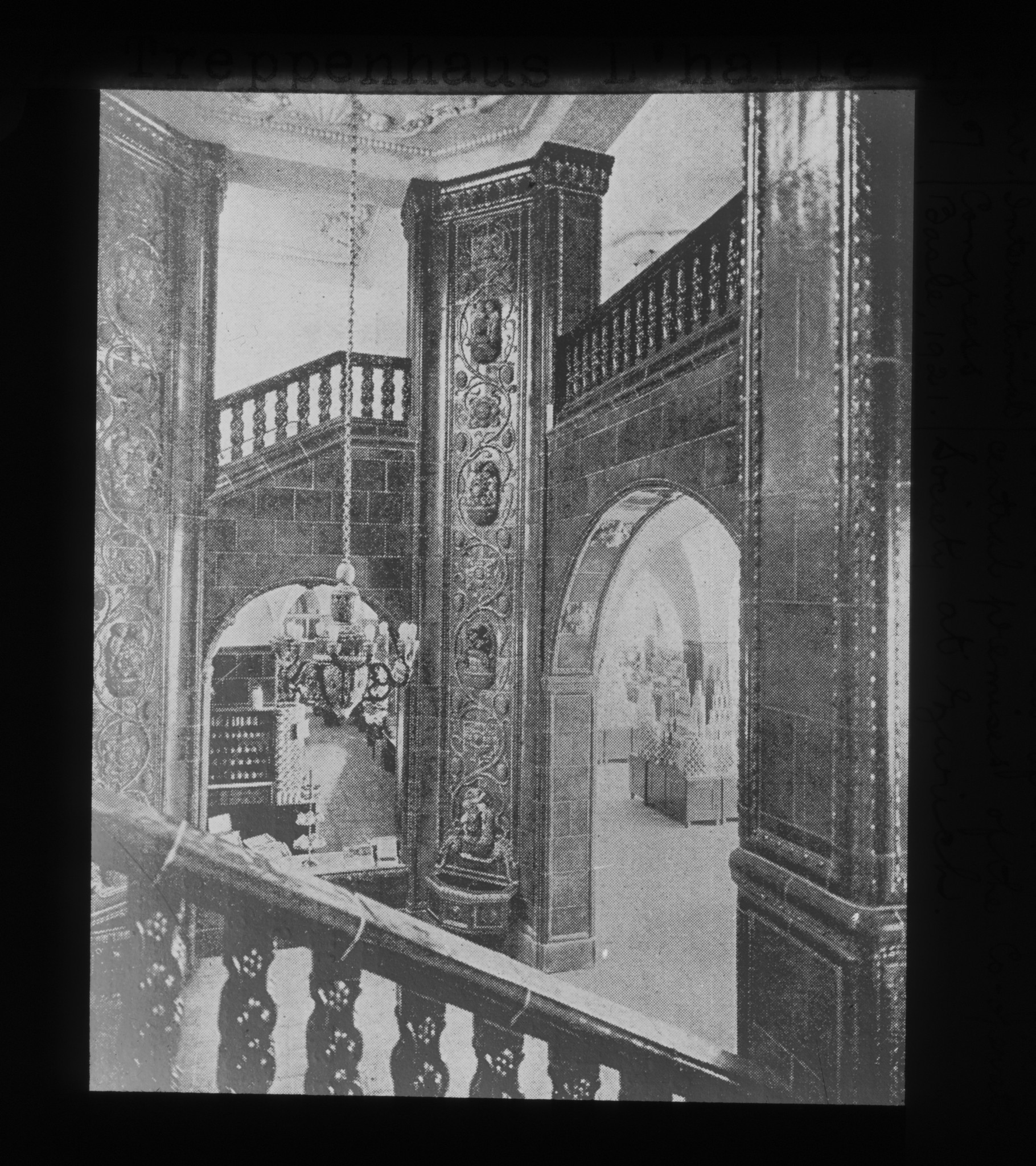 Dia: Treppenhaus der Lebensmittelhalle des LVZ im St. Annahof.
