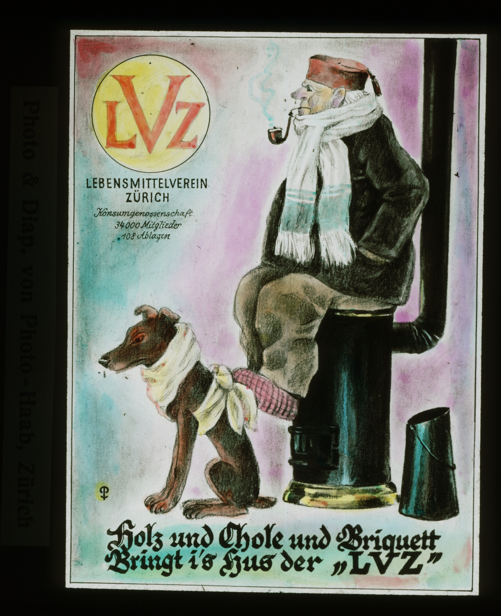 Dia: Mann sitzt auf Ofen: "LVZ Holz und Chole und Briquett Bringt i's Hus der "LVZ"".