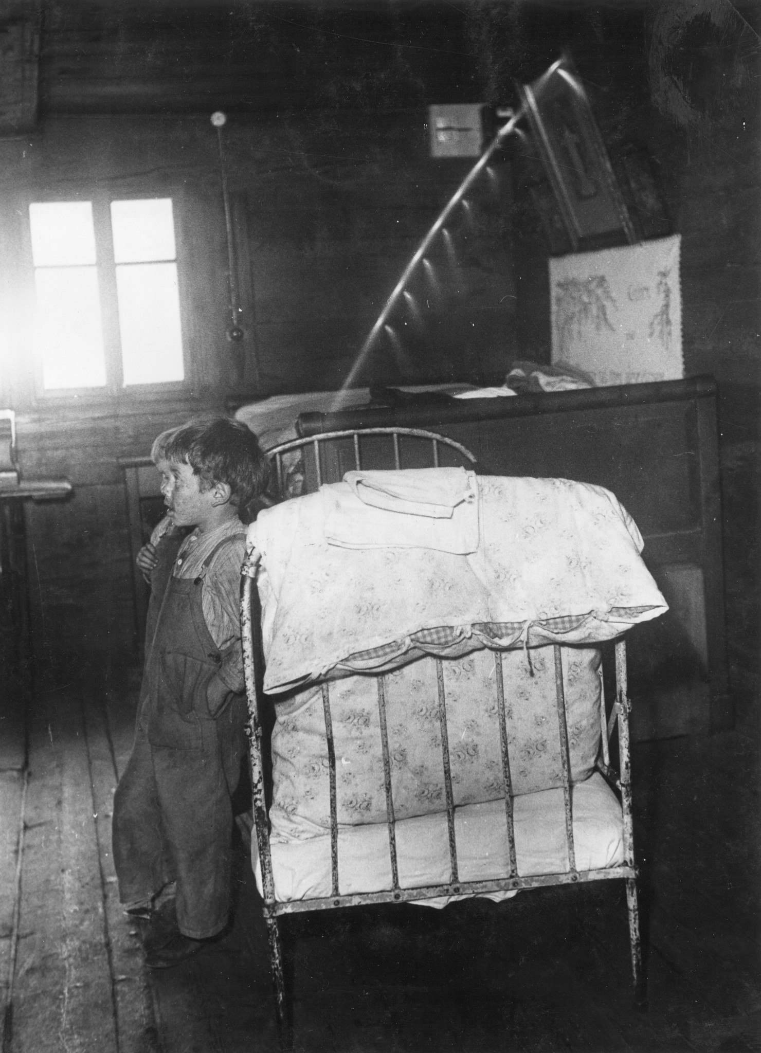 "Der Sonnenstrahl mag die dunkle Stube nicht zu erhellen."