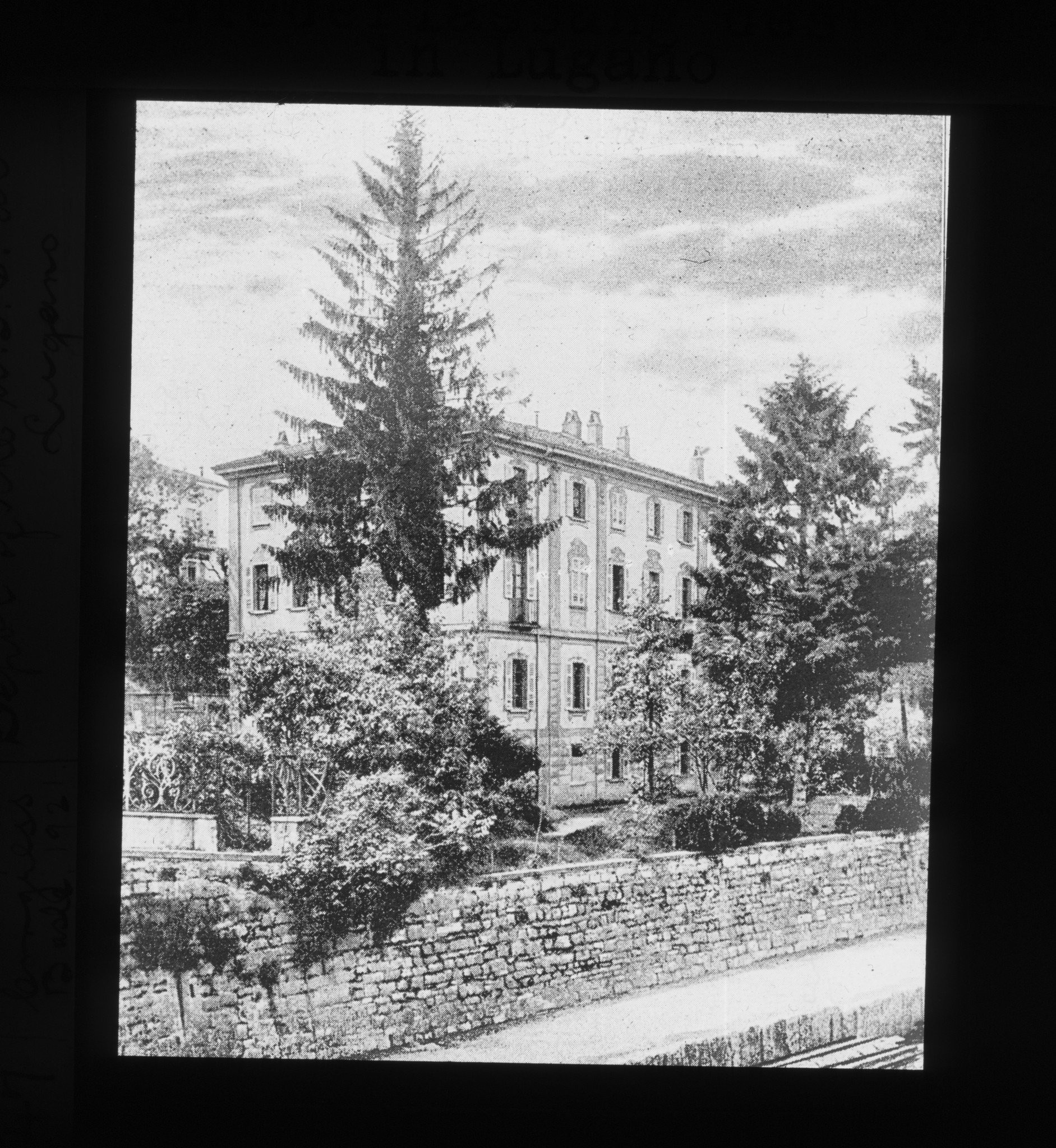 Dia: Niederlassung des V.S.K. (Verband schweizerischer Konsumvereine) in Lugano; Aussenansicht.
