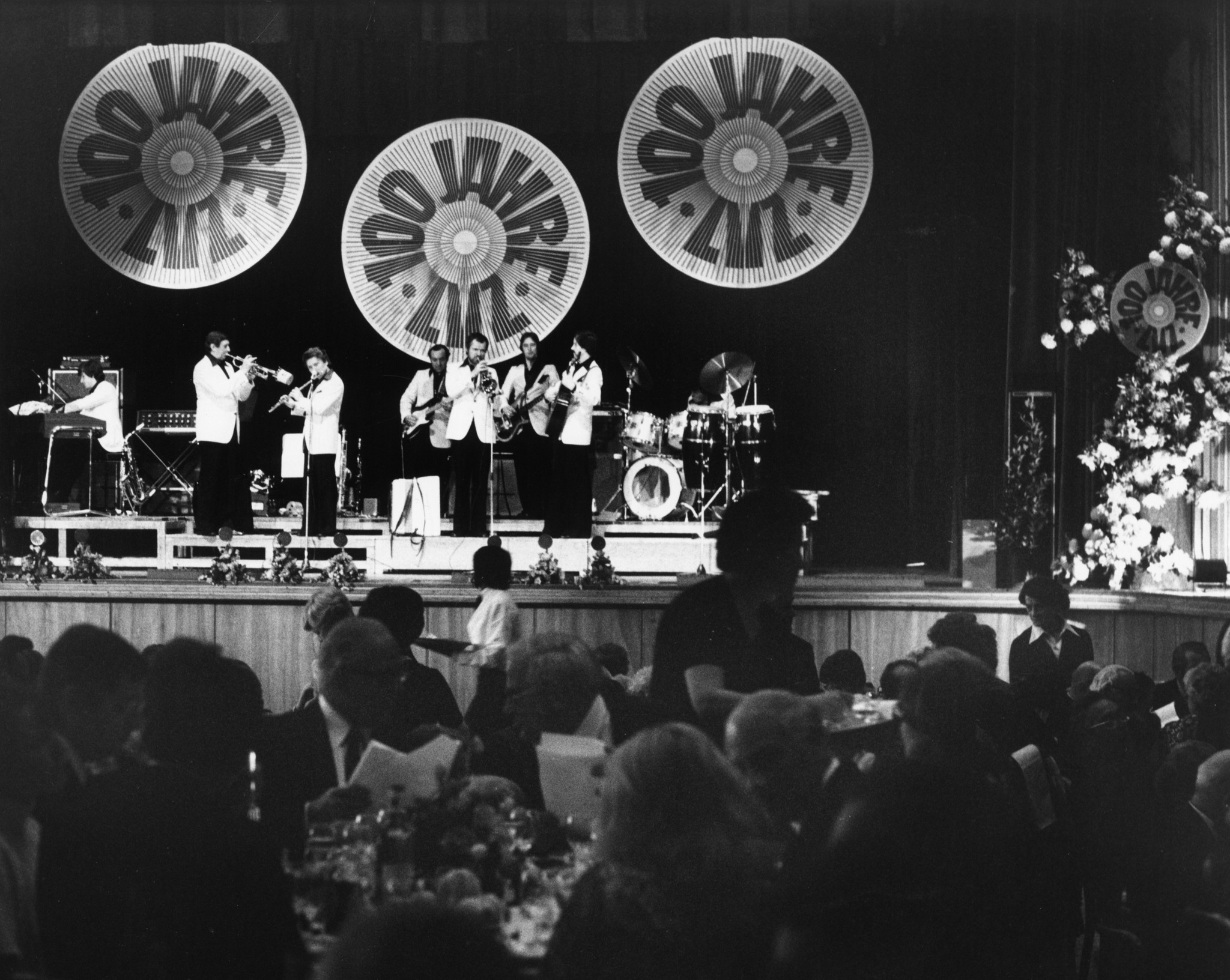 Jubiläum 100 Jahre Lebensmittelverein Zürich 1978: Band beim Spielen auf der Bühne