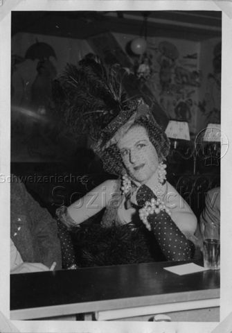 Bertie Wolf als Transvestit - vermutlich in der Bar "Barfüsser" - 1956