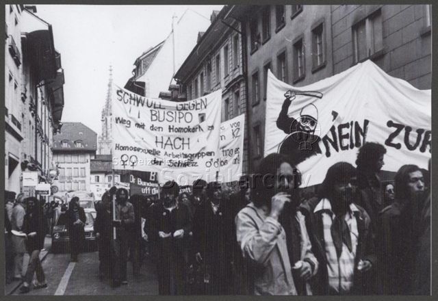 BuSiPo-Demonstration (Bundessicherheitspolizei), (1978, Bern) – "Schwul gegen BUSIPO - Weg mit den Homokar[...] - HACH - Homosexuelle Arbeitsgruppen der Schweiz"
