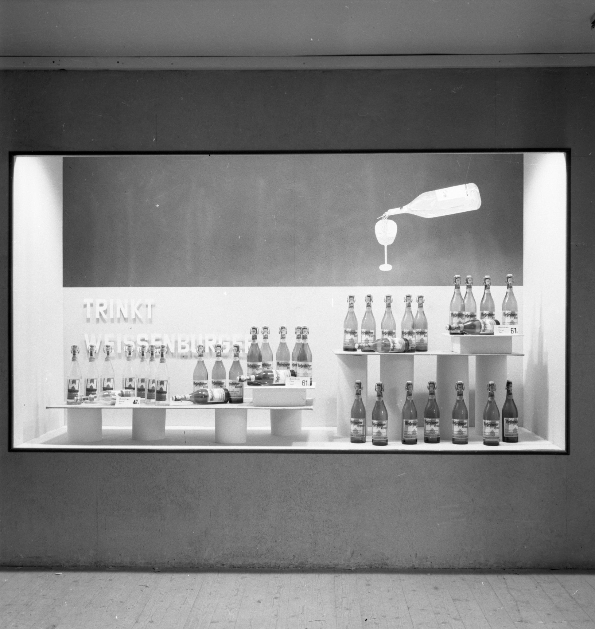 Schaufenster Filiale LVZ: Weissenburger Mineralwasser