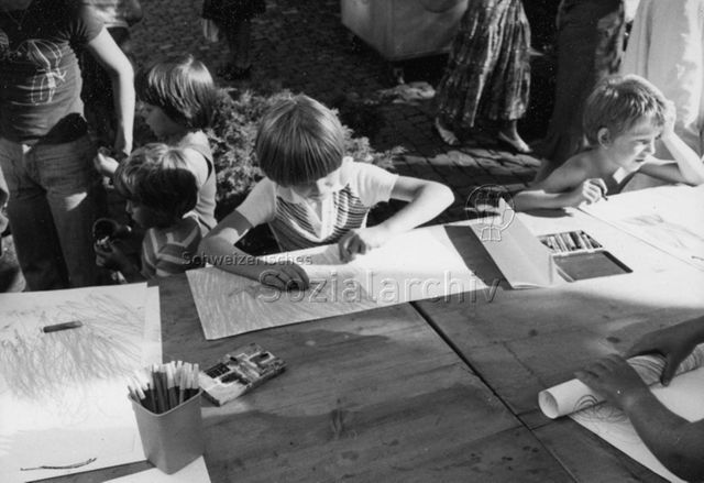 "Culmannstrasse", Zürich - Kinder beim Malen; 1975