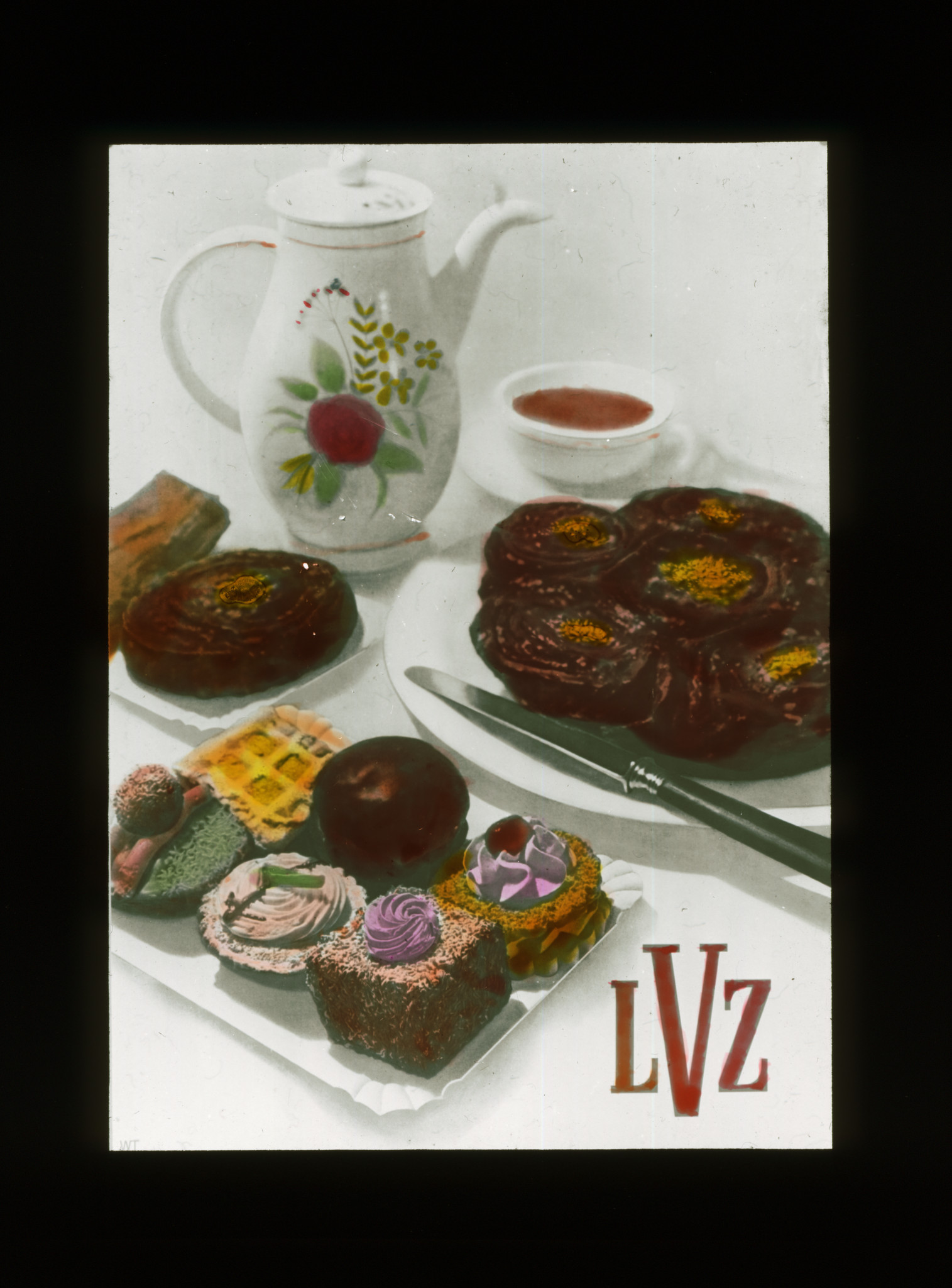 Dia: Kleingebäck und Teekanne: "LVZ".