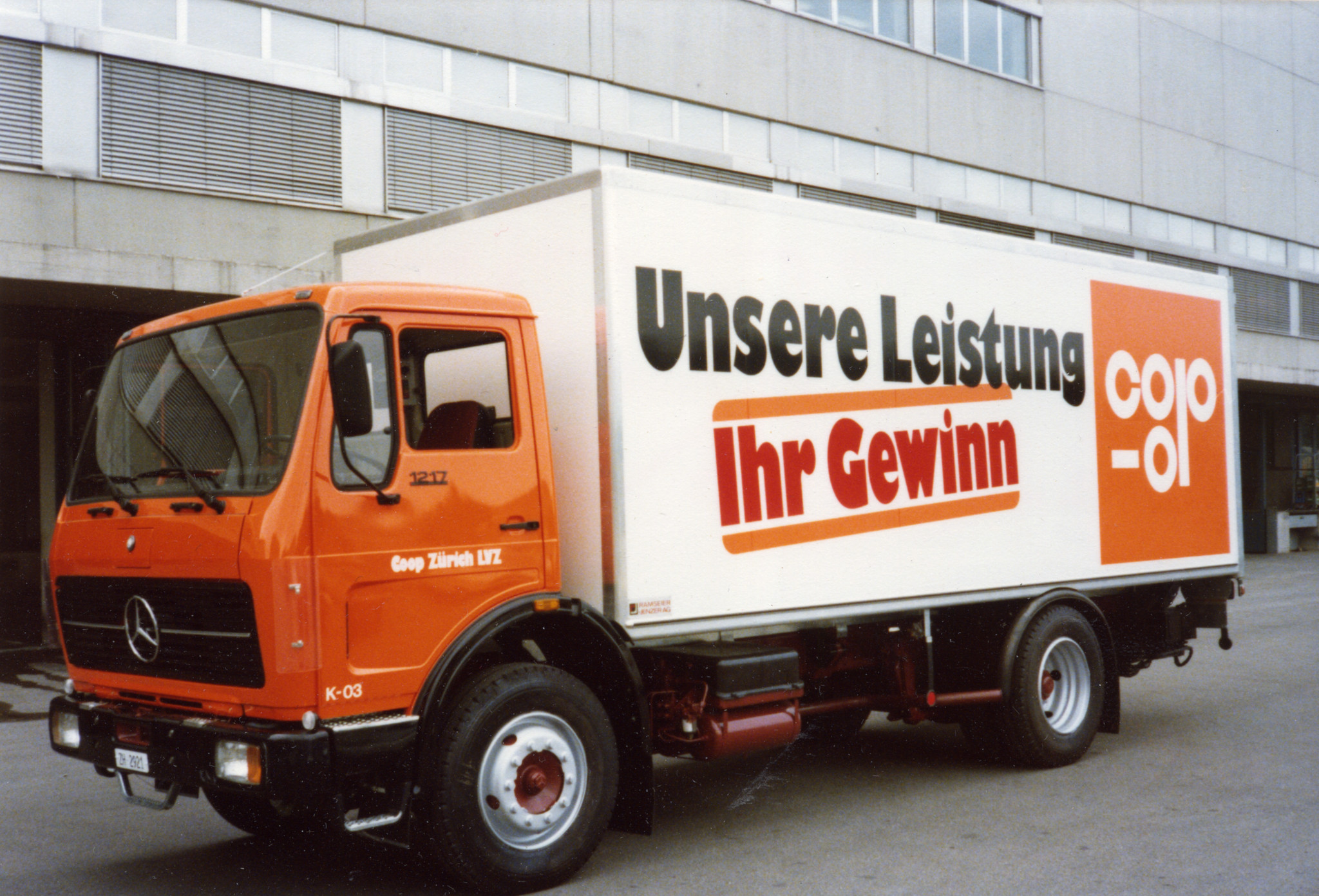 Coop Lieferwagen, Slogan "Unsere Leistung - Ihr Gewinn"