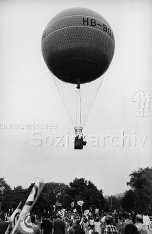 "Ballonaufstieg Zürichhorn, 1. Preis des Literatur-Wettbewerbs (?) der Freizeitanlagen, K. Albrecht"; 29.08.1970