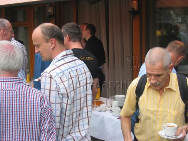 Generalversammlung des Pink Cross (22.04.2006, Yverdon-les-Bains) – Frühstück, Peter Indermaur mit Tasse