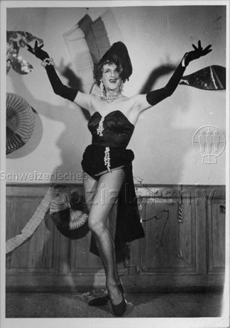 Bertie Wolf als Transvestit am Fasnachtsbal im "Kreis" - 1954