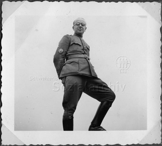 Album Alfred Brauchli, Teil 1/3: 699 Tage Aktivdienst 1939-1945 als Sanitätssoldat bei der Sanitätskompanie I/​7, Thurgau: - Soldat in Uniform