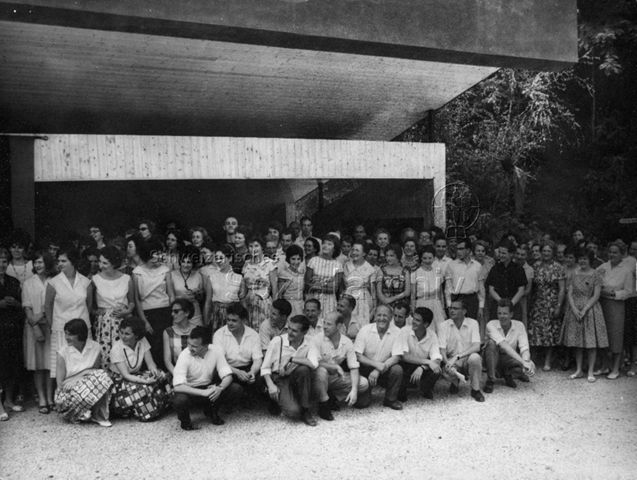 Bosco della Bella, Feriendorf für kinderreiche Familien, Eröffnung - Gruppenfoto von Mitarbeitenden oder Gästen; 1962