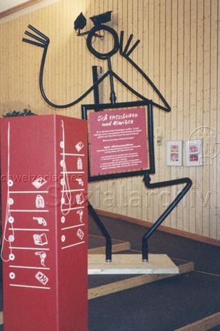Messestand, evt. an der OFFA 1994 in St. Gallen - Schild "Sich entscheiden und einigen"