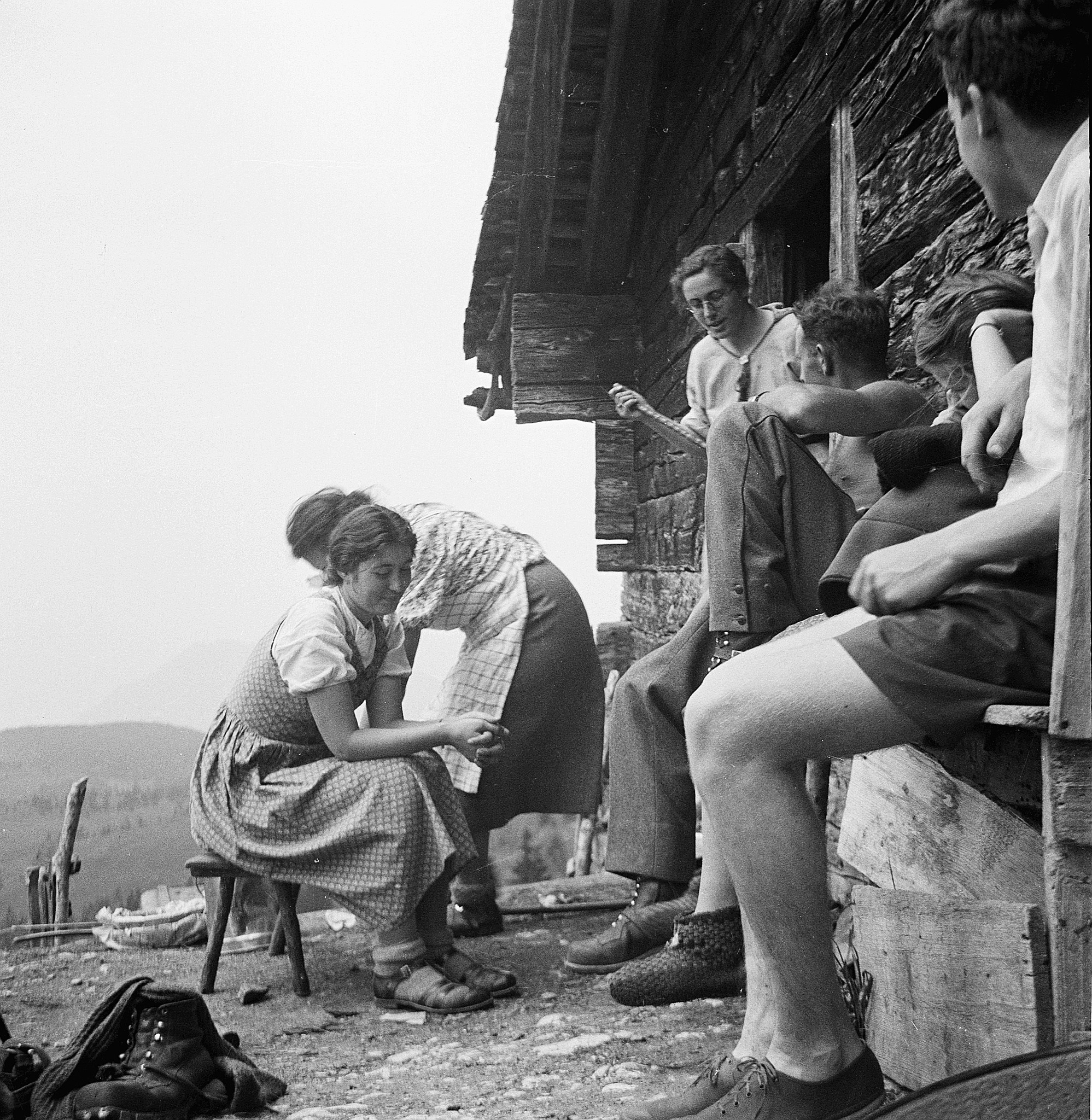 Hütten-Usrumete Prestenburg - Wandervögel vor der Hütte (1938)