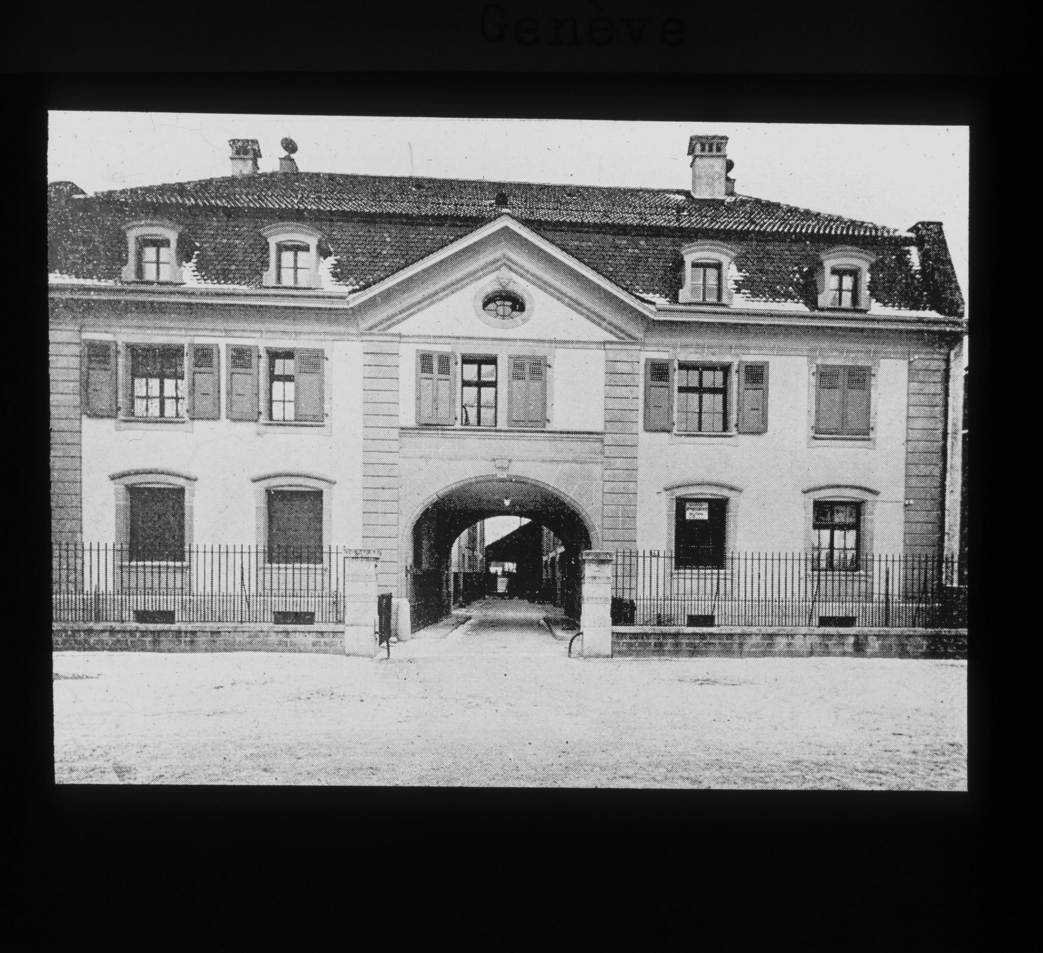 Dia: Stallungen der S.C.S.C. (Societé Cooperative Suisse de Consumation) in Genf; Aussenansicht.
