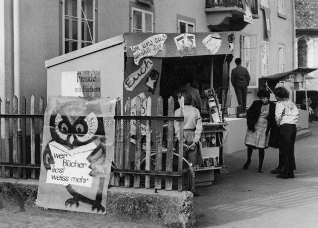 "Kampf gegen Schundliteratur - Jugend-Kiosk Regensdorf, November 1961"