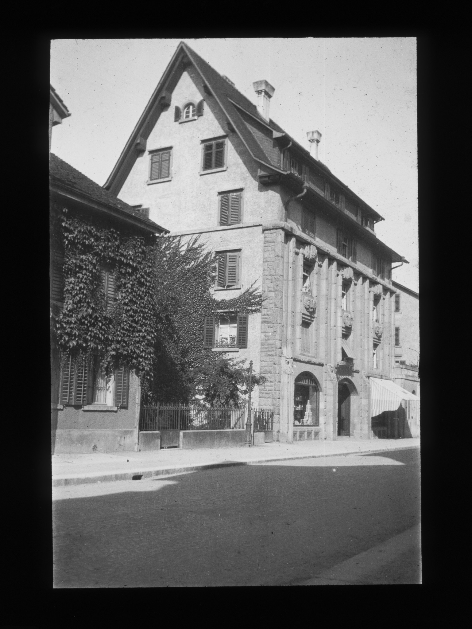 Dia: COOP/LVZ-Filiale Hönggerstrasse 31, Zürich; Aussenansicht.