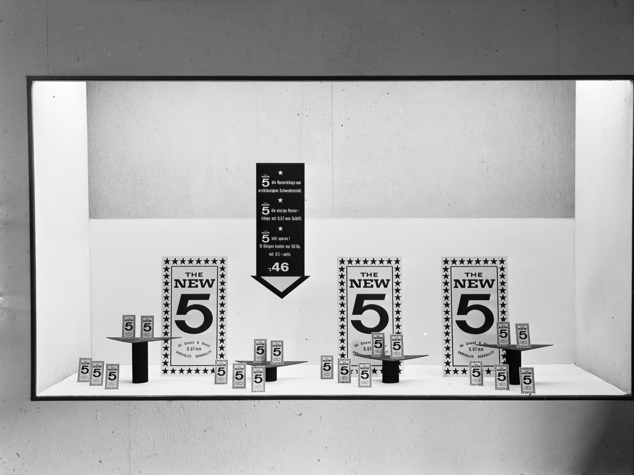 Schaufenster Filiale LVZ: "The new 5" Rasierklingen