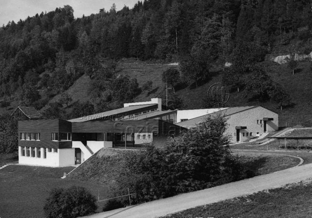 "FZA Schweiz, 'Grub' St. Gallen" - Ansicht Schulhaus und Pausenplatz; um 1975