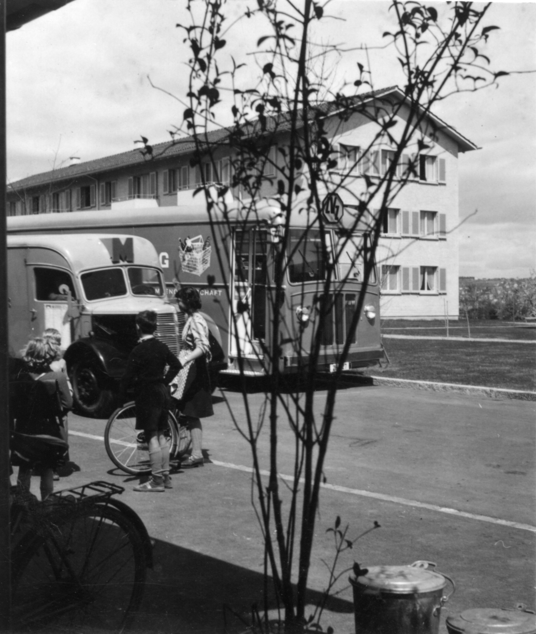 Verkaufswagen des Lebensmittelvereins Zürich