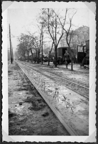 Album Alfred Brauchli, Teil 3/3, Ärzte- und Pflegermission des Schweizerischen Roten Kreuzes an der Ostfront, Winter 1942/1943: "S.A.B. (Schrot) [sic] aus Russland auf der breiten Strasse in Dnjepropetrowsk"