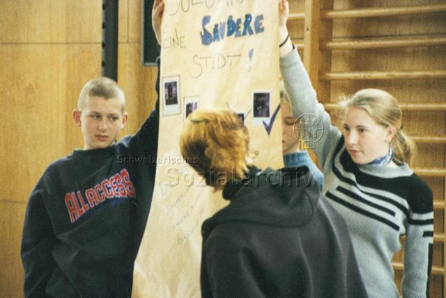 Kinderkonferenz Fegets - Kinder präsentieren Poster; 2000