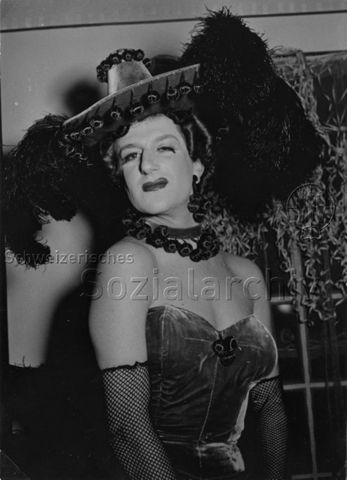 Bertie Wolf als Transvestit am Fasnachtsball im "Kreis" - Maskenprämierung - 1955