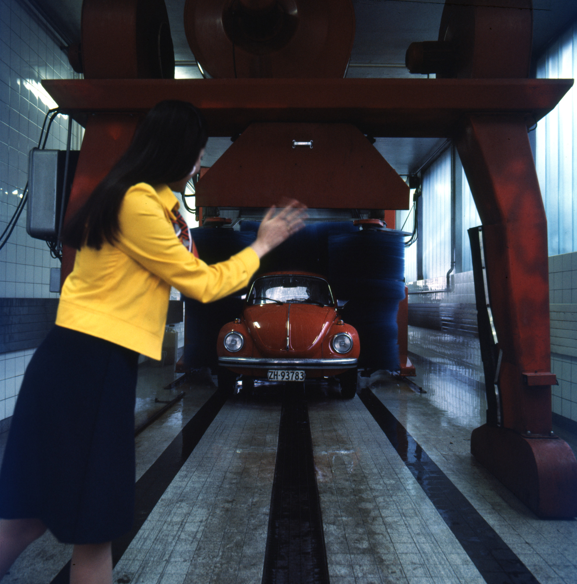 VW Käfer in der Waschstrasse
