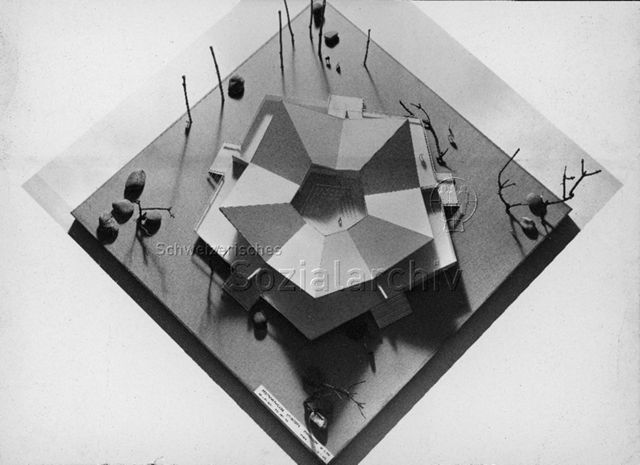 Bosco della Bella, Feriendorf für kinderreiche Familien, Modelle von 1958 - Zentrumspavillon von oben