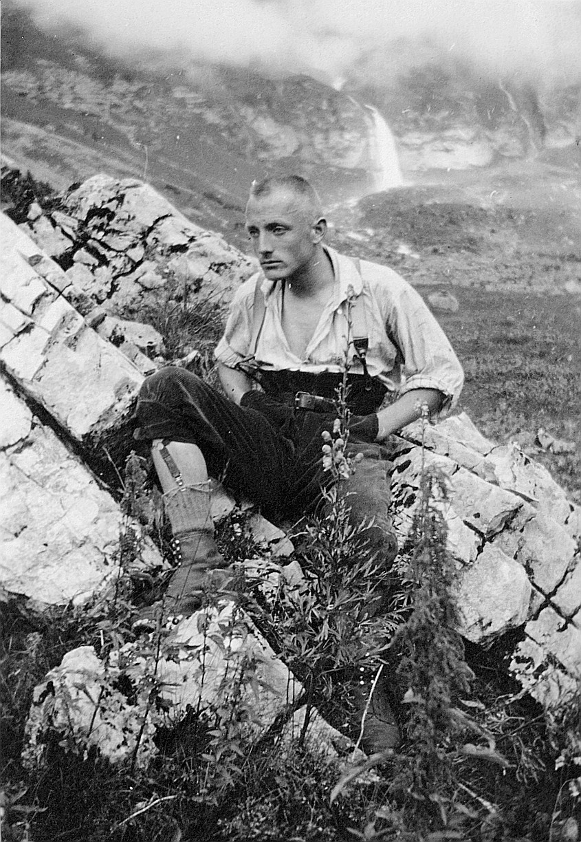 Einzelporträt Josef Spichtig in den Bergen (1918)