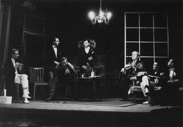 v.l.n.r.: René Weber, Richard Frick, Karlheinz "Jim" Weinberger, Carl Zibung , Eduard "André" Meyer, Ernst Ostertag und Röbi Rapp in "Der Elefant im Porzellanladen" - Stornoway, 1957