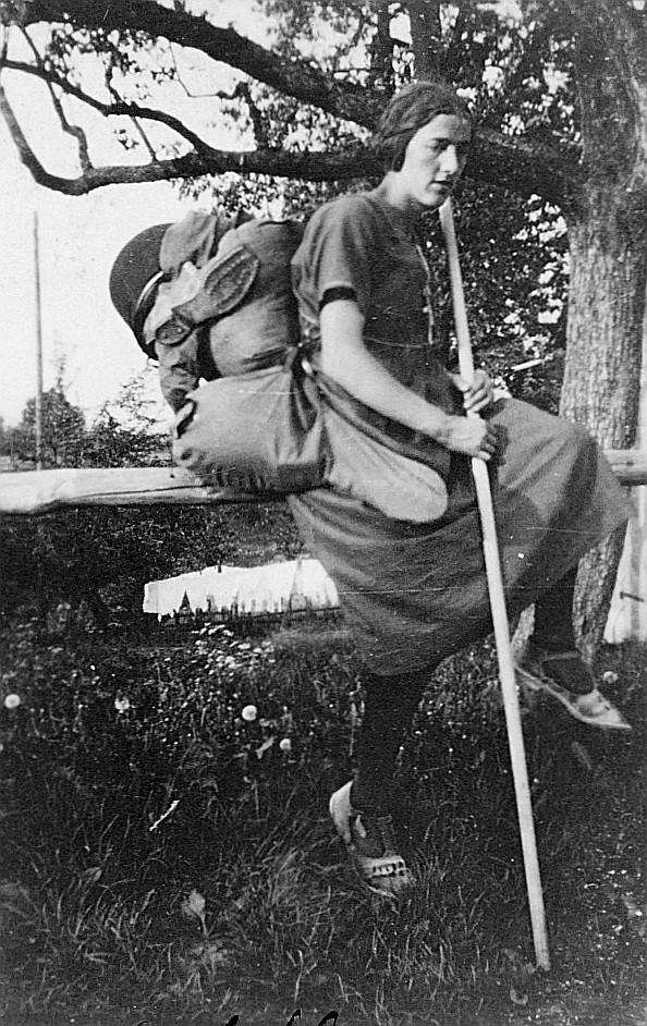 Einzelporträt Grete Elsasser-Unterkulm an einer Wandervogelzusammenkunft auf der Schafmatt bei Aarau (1921)