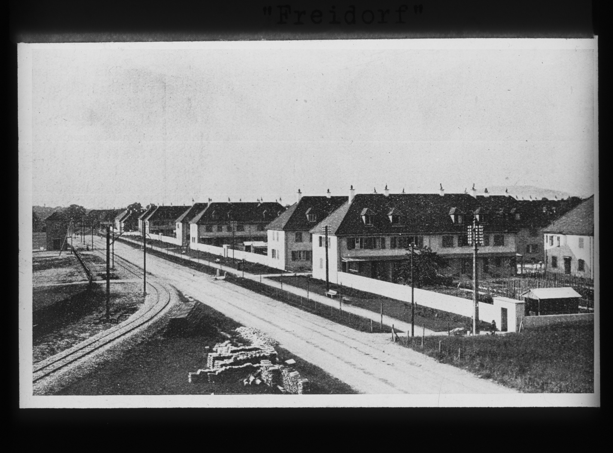 Dia: "Freidorf" in Muttenz, genossenschaftliche Siedlung des VSK (Verband schweizerischer Konsumvereine); Aufnahme aus der Distanz