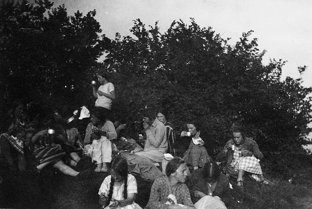 Maitli Gautag Lutzelau: Unser Tee auf der Lützelau" (1926)