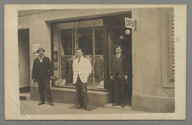 Coiffeurgeschäft, Schaufenster, Fribourg, 1920 (Poststempel)