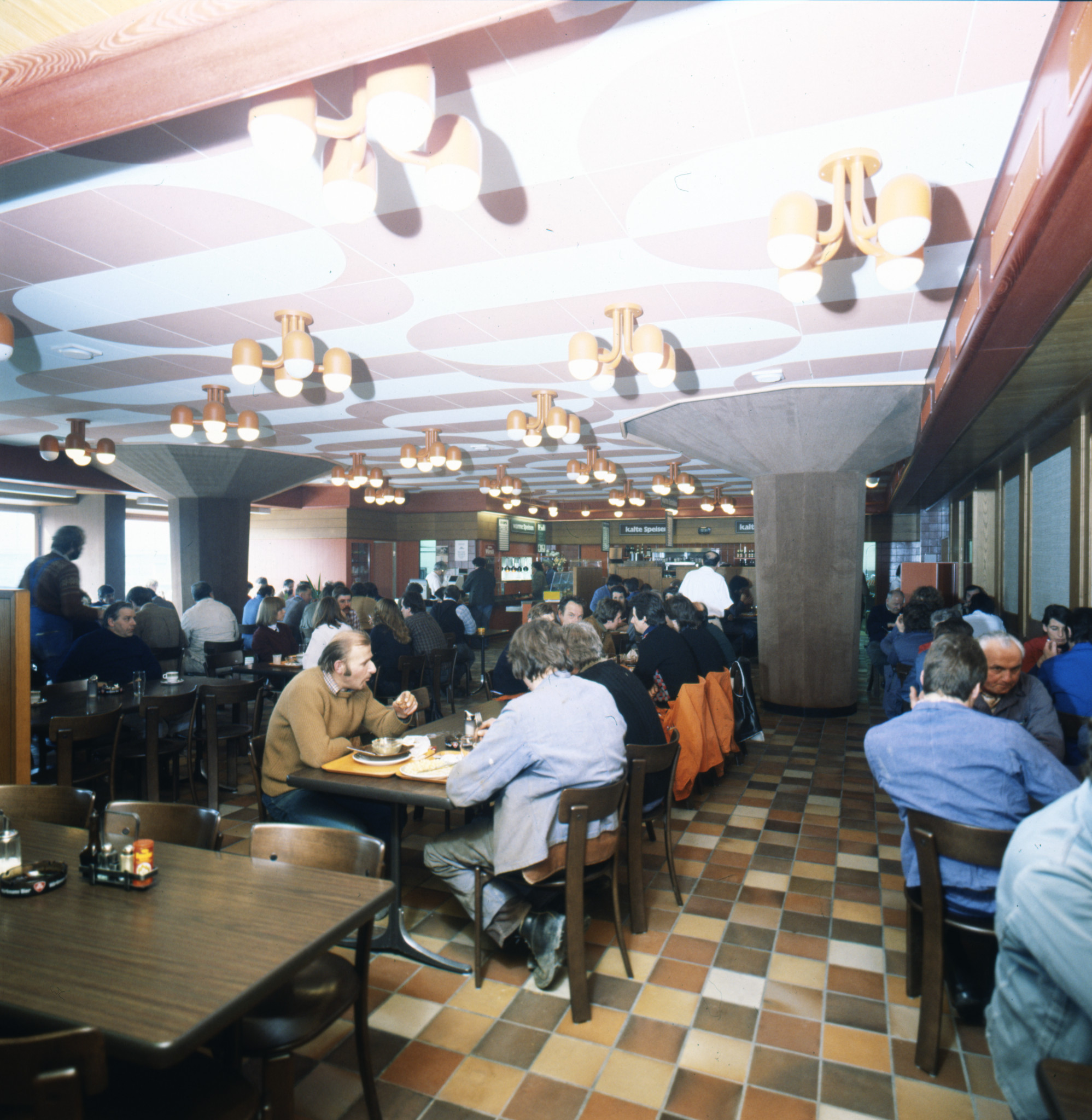 Selbstbedienungsrestaurant, ca. 1980