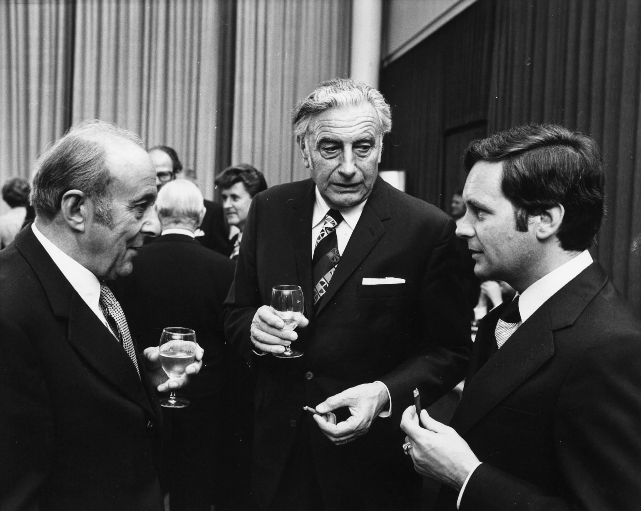 Jubiläum 100 Jahre Lebensmittelverein Zürich 1978: Drei Männer sprechen miteinander