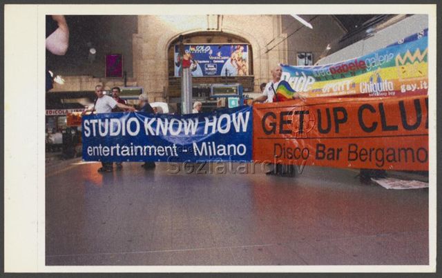 Spazio Gay (1994-2002, Milano) – Empfang am Hauptbahnhof in Milano<br>